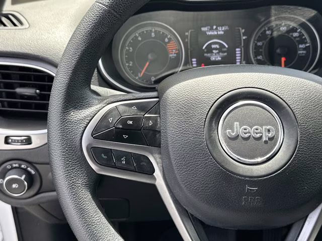 2019 Bright White Clearcoat Jeep Cherokee Latitude 4X4 SUV