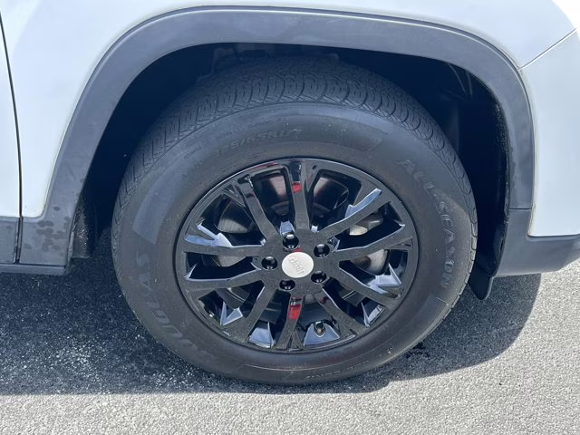2019 Bright White Clearcoat Jeep Cherokee Latitude 4X4 SUV