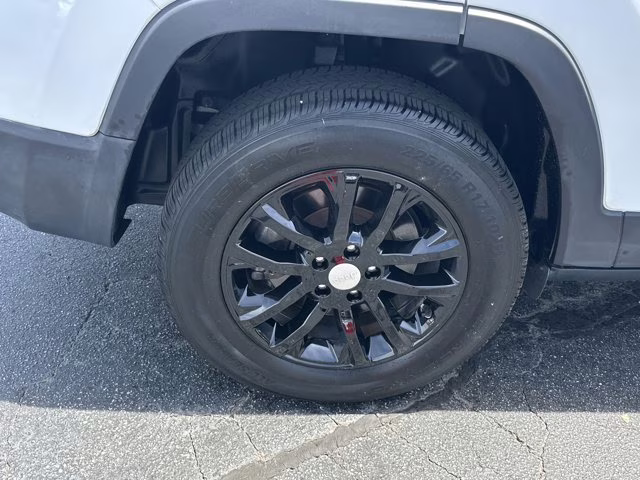 2019 Bright White Clearcoat Jeep Cherokee Latitude 4X4 SUV