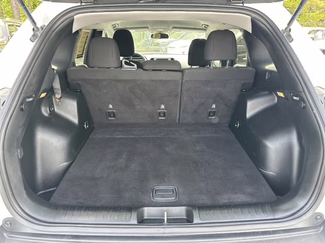 2019 Bright White Clearcoat Jeep Cherokee Latitude 4X4 SUV