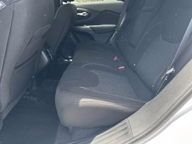 2019 Bright White Clearcoat Jeep Cherokee Latitude 4X4 SUV