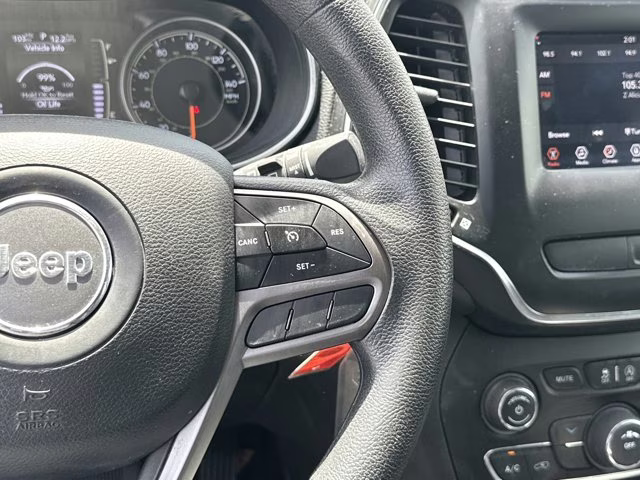 2019 Bright White Clearcoat Jeep Cherokee Latitude 4X4 SUV