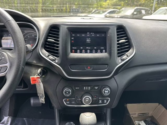 2019 Bright White Clearcoat Jeep Cherokee Latitude 4X4 SUV