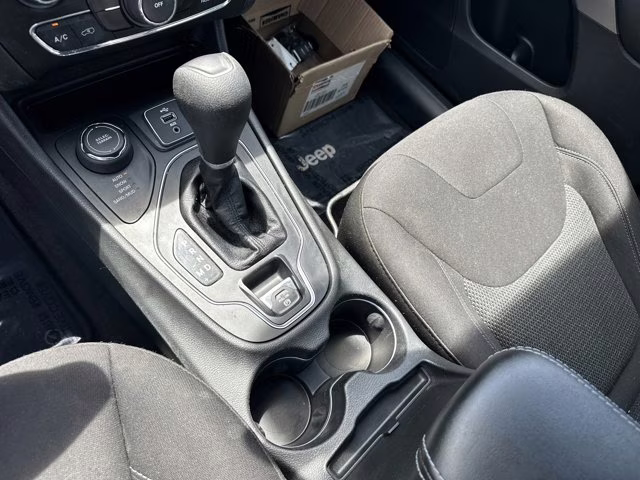 2019 Bright White Clearcoat Jeep Cherokee Latitude 4X4 SUV