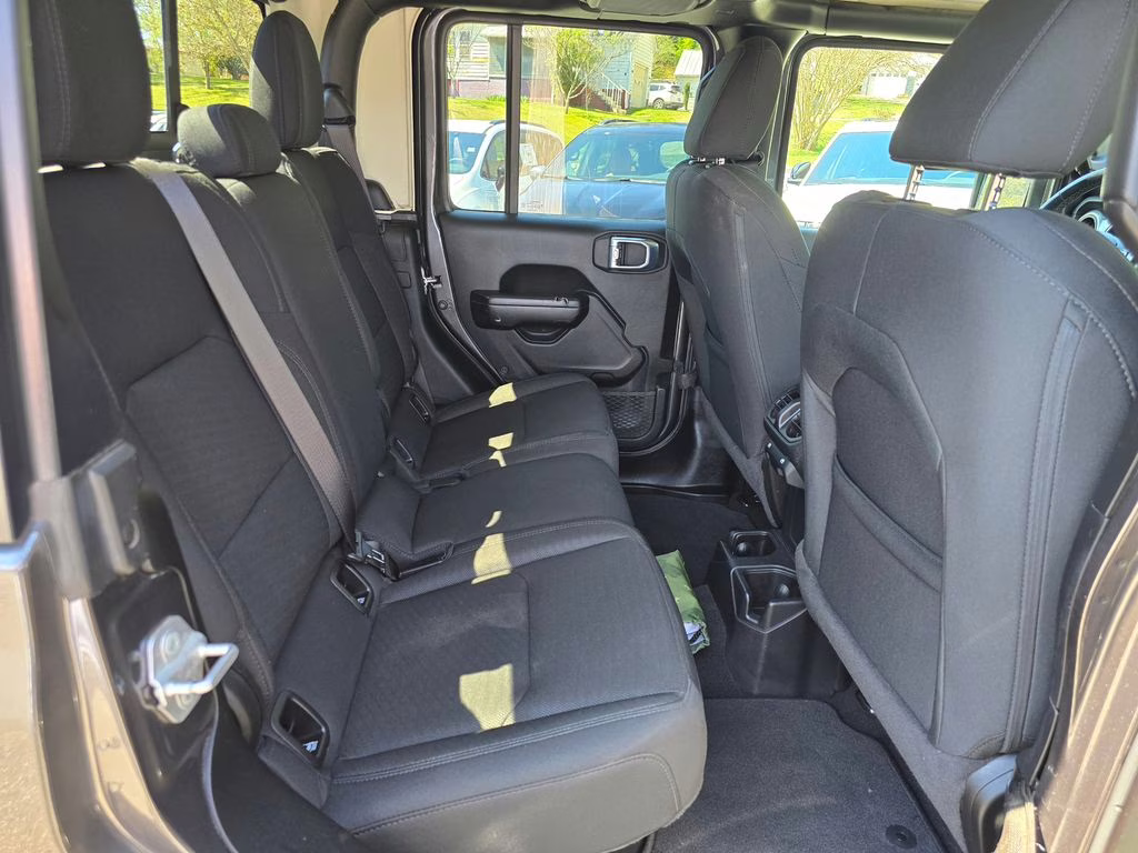 2021 Granite Crystal Metallic Clearcoat Jeep Gladiator Sport 4X4 Truck