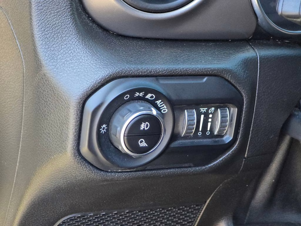 2021 Granite Crystal Metallic Clearcoat Jeep Gladiator Sport 4X4 Truck