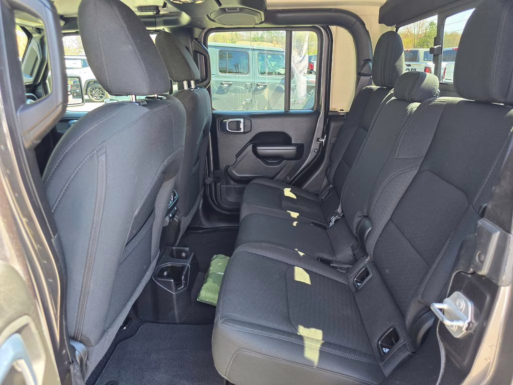 2021 Granite Crystal Metallic Clearcoat Jeep Gladiator Sport 4X4 Truck