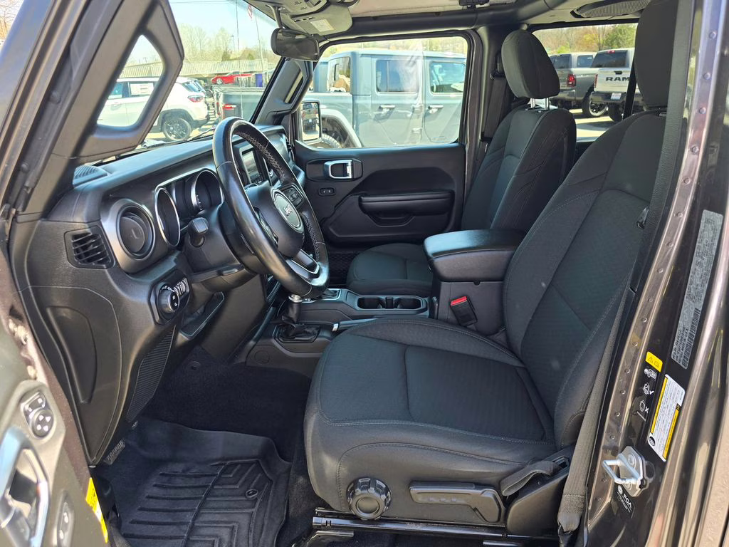 2021 Granite Crystal Metallic Clearcoat Jeep Gladiator Sport 4X4 Truck