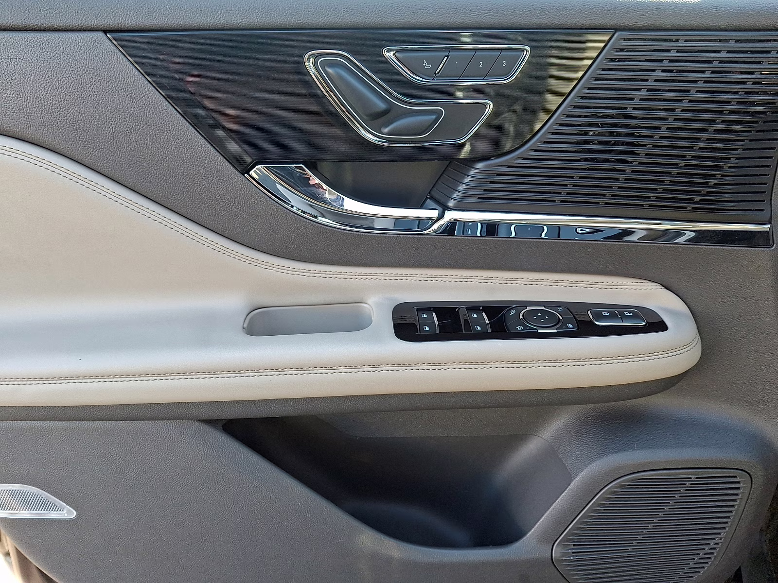 2022 Bronze Smoke Metallic Premium Colorant - EF Lincoln Corsair Standard AWD