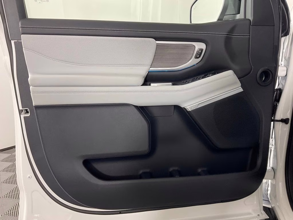 2026 White Ford Expedition Platinum 4X4 SUV