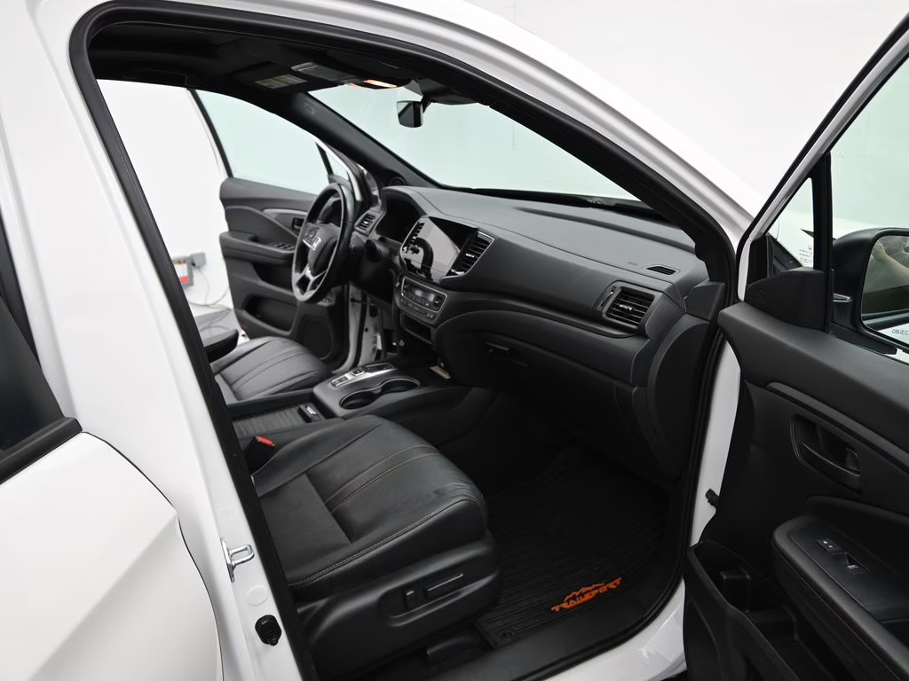 2023 White Honda Passport TrailSport AWD SUV