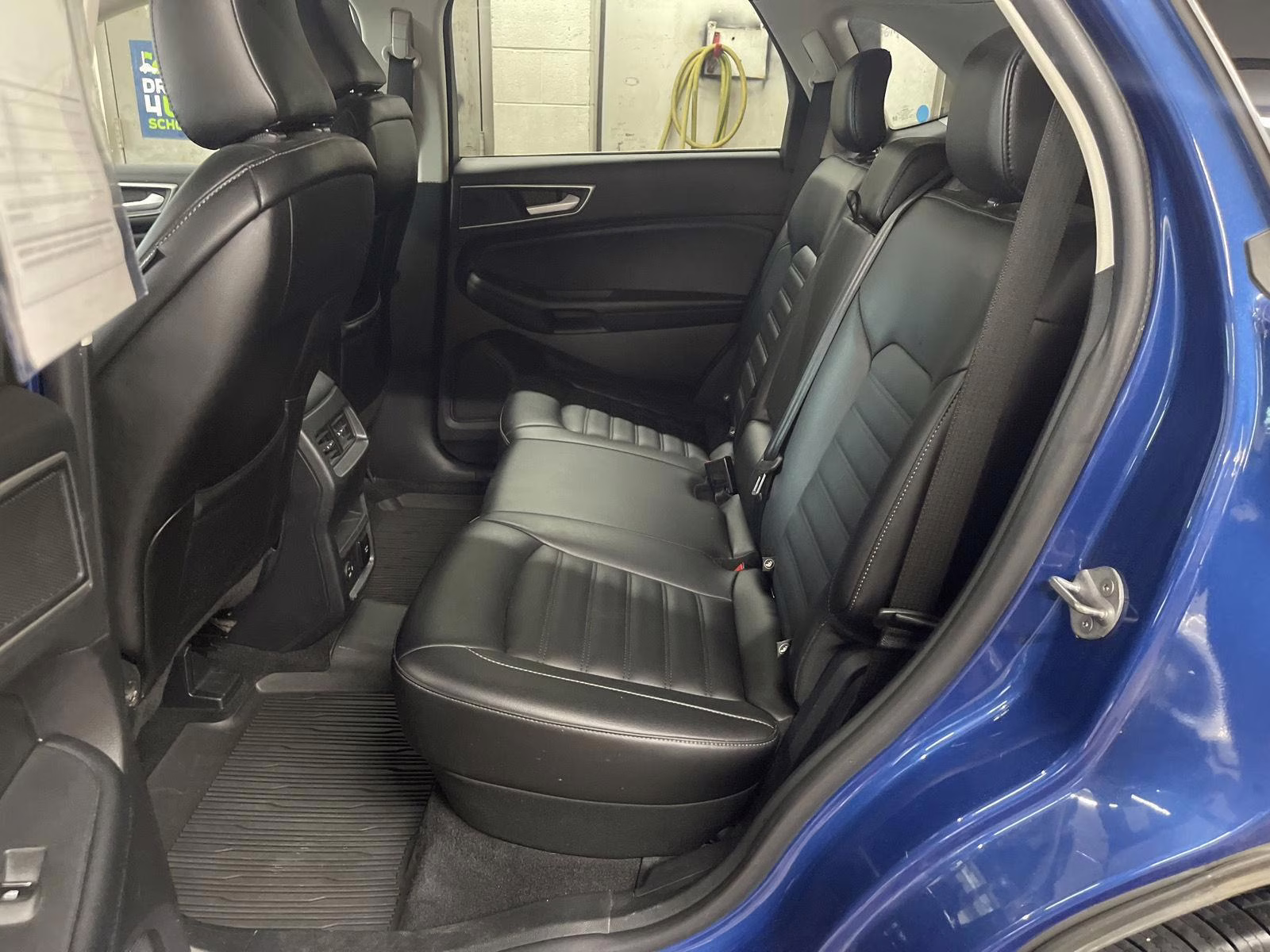 2022 Atlas Blue Metallic Ford Edge SEL AWD SUV