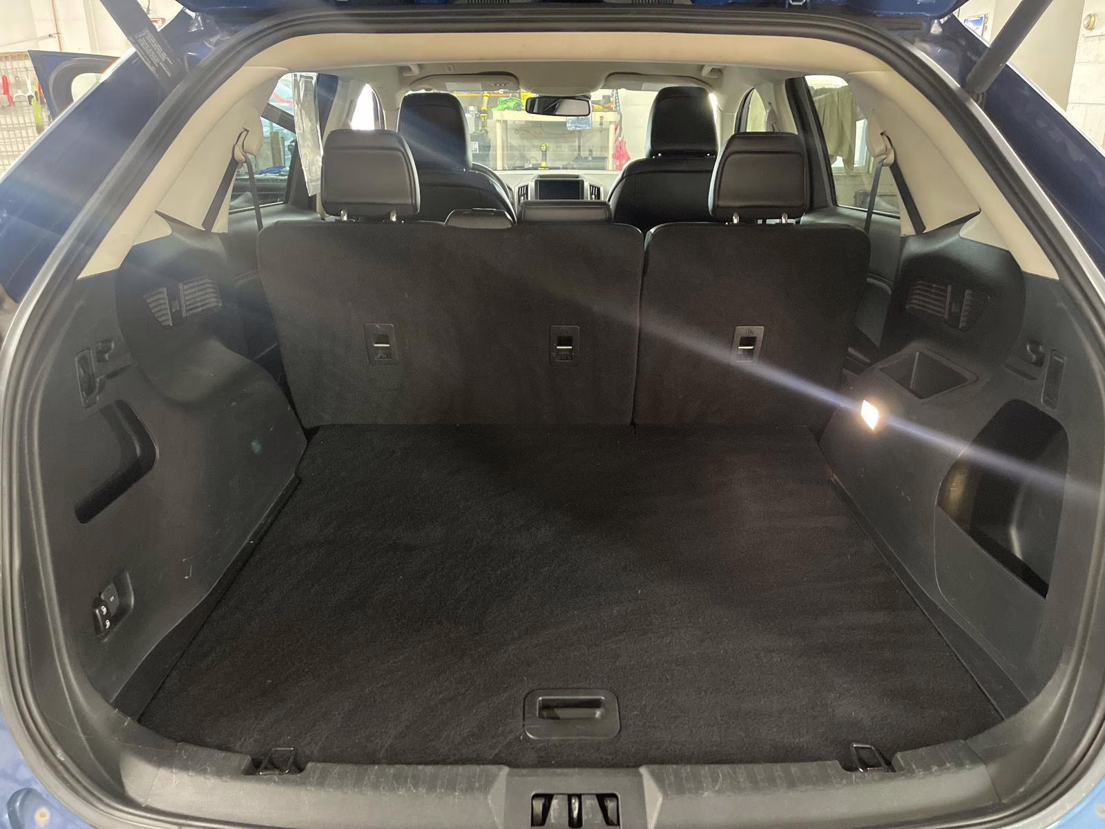 2022 Atlas Blue Metallic Ford Edge SEL AWD SUV