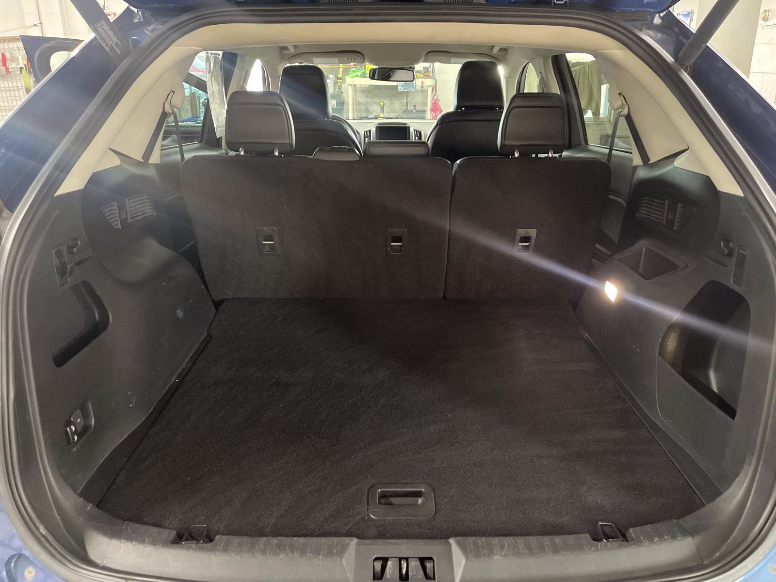 2022 Atlas Blue Metallic Ford Edge SEL AWD SUV