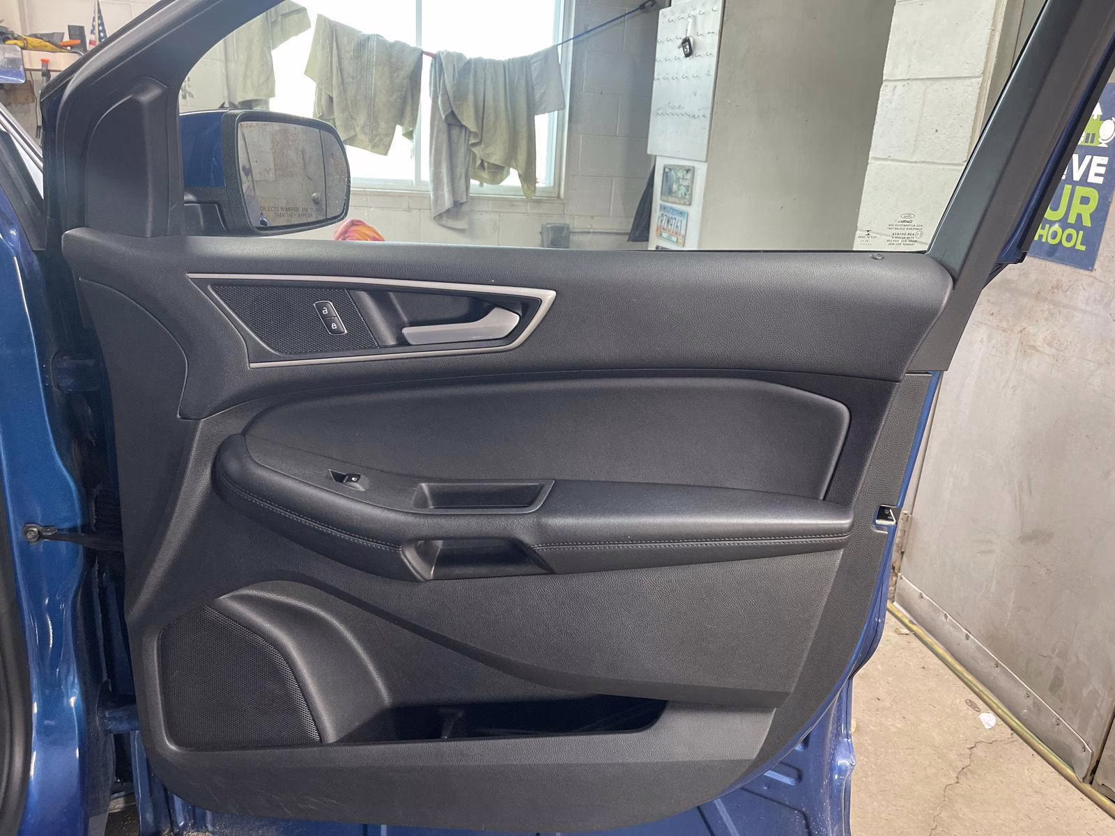 2022 Atlas Blue Metallic Ford Edge SEL AWD SUV