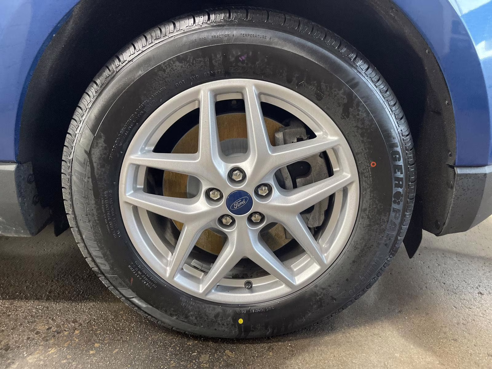 2022 Atlas Blue Metallic Ford Edge SEL AWD SUV