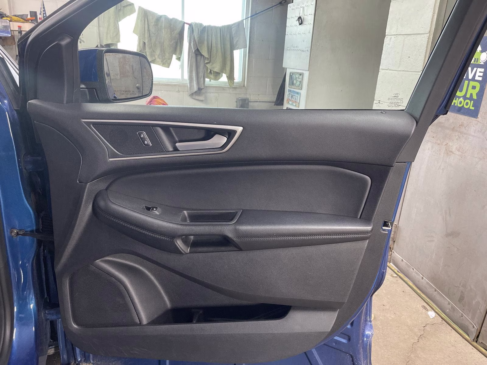 2022 Atlas Blue Metallic Ford Edge SEL AWD SUV