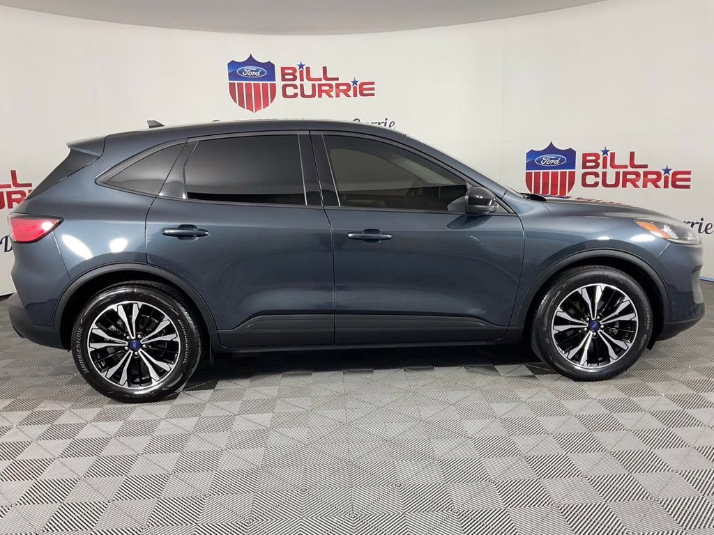 2022 Blue Metallic Ford Escape SE FWD SUV