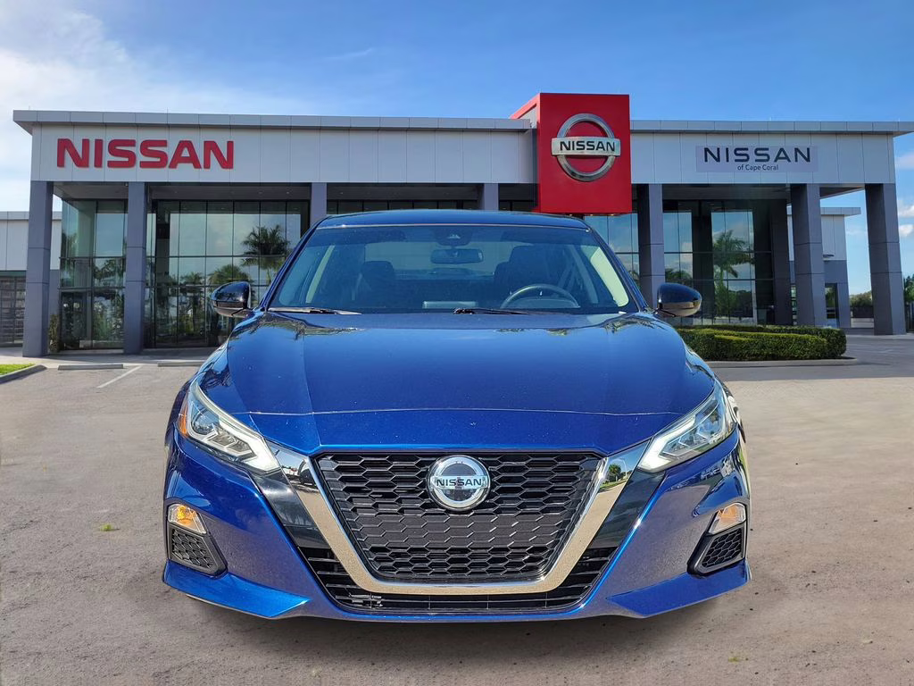 2022 Deep Blue Pearl Nissan Altima 2.5 SR FWD Sedan