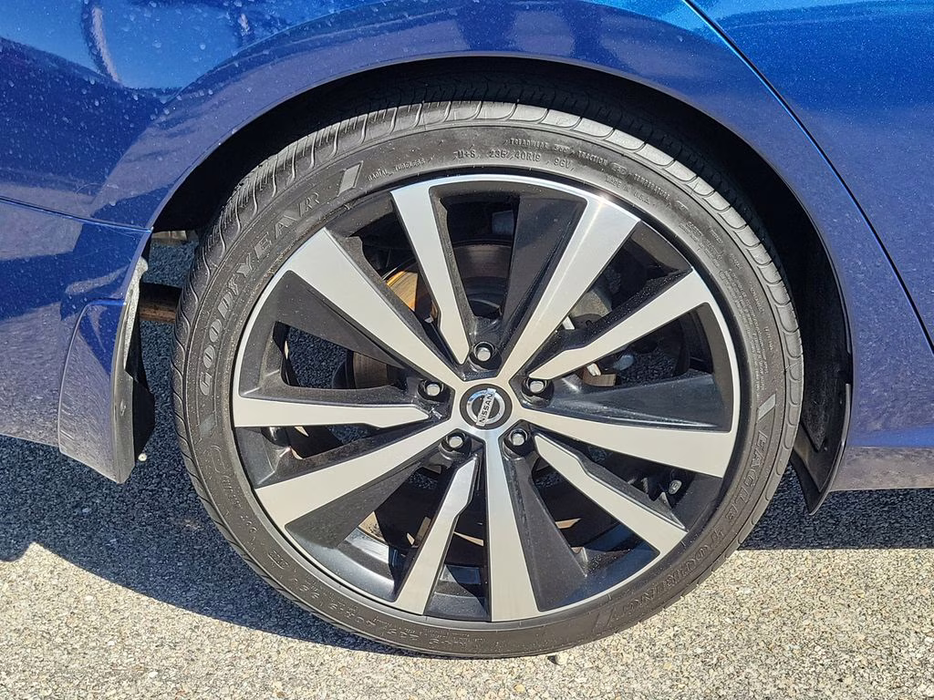 2022 Deep Blue Pearl Nissan Altima 2.5 SR FWD Sedan