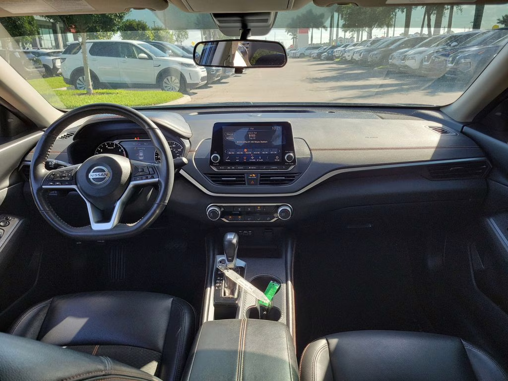 2022 Deep Blue Pearl Nissan Altima 2.5 SR FWD Sedan