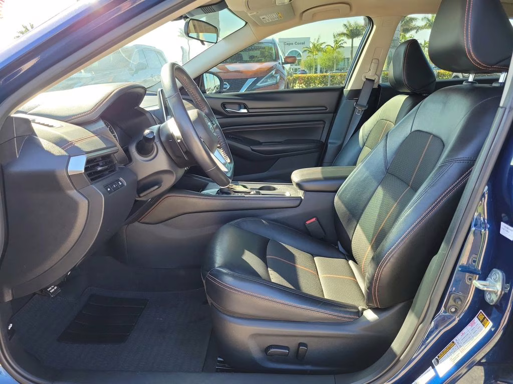 2022 Deep Blue Pearl Nissan Altima 2.5 SR FWD Sedan