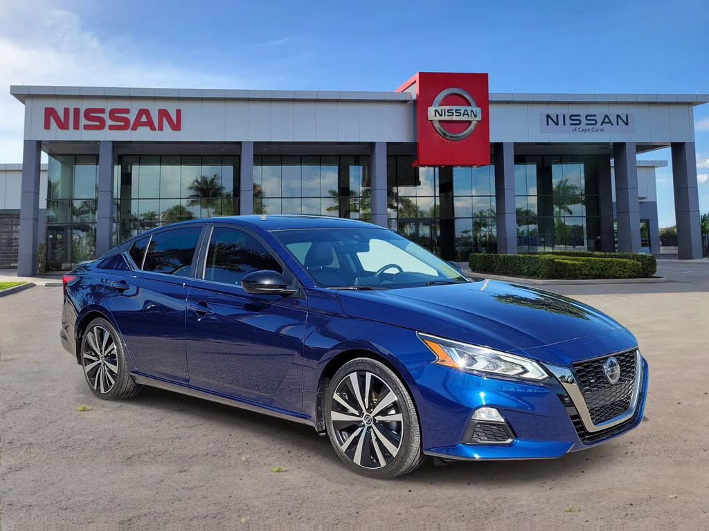 2022 Deep Blue Pearl Nissan Altima 2.5 SR FWD Sedan