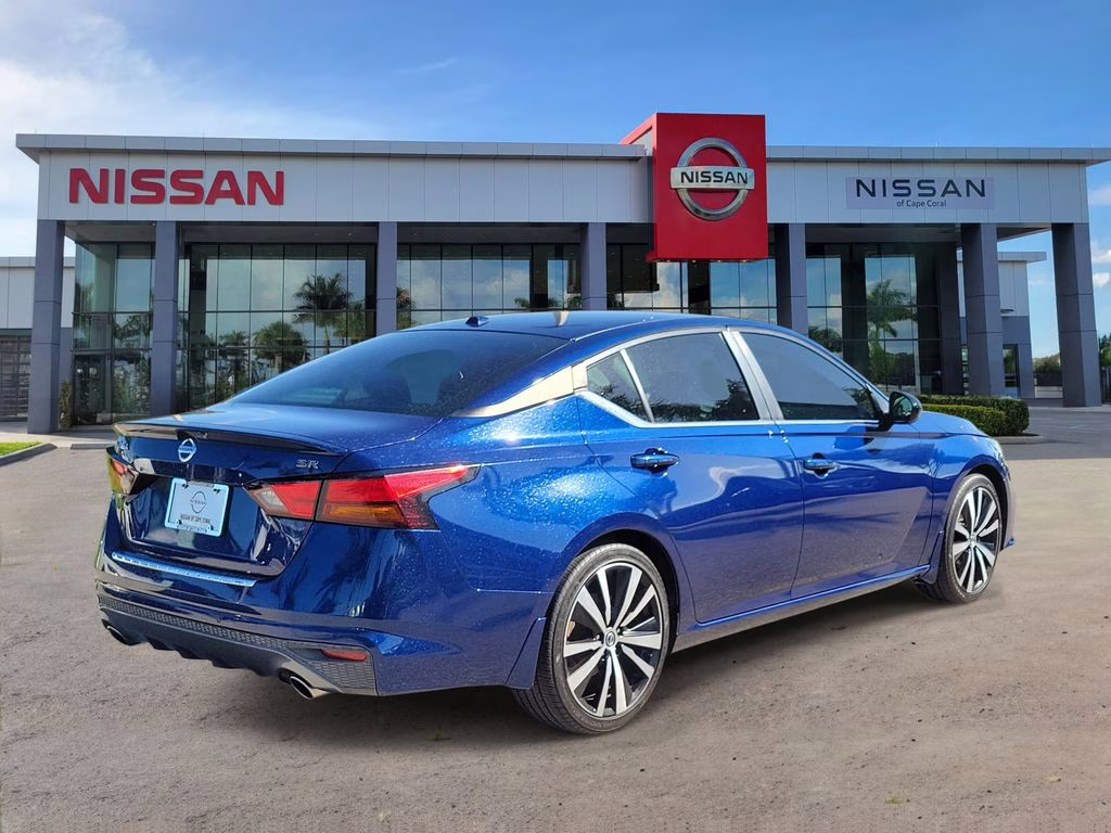2022 Deep Blue Pearl Nissan Altima 2.5 SR FWD Sedan