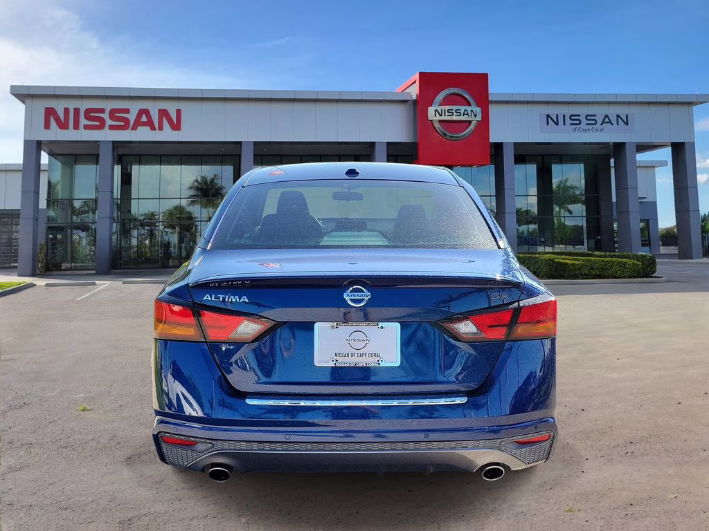 2022 Deep Blue Pearl Nissan Altima 2.5 SR FWD Sedan