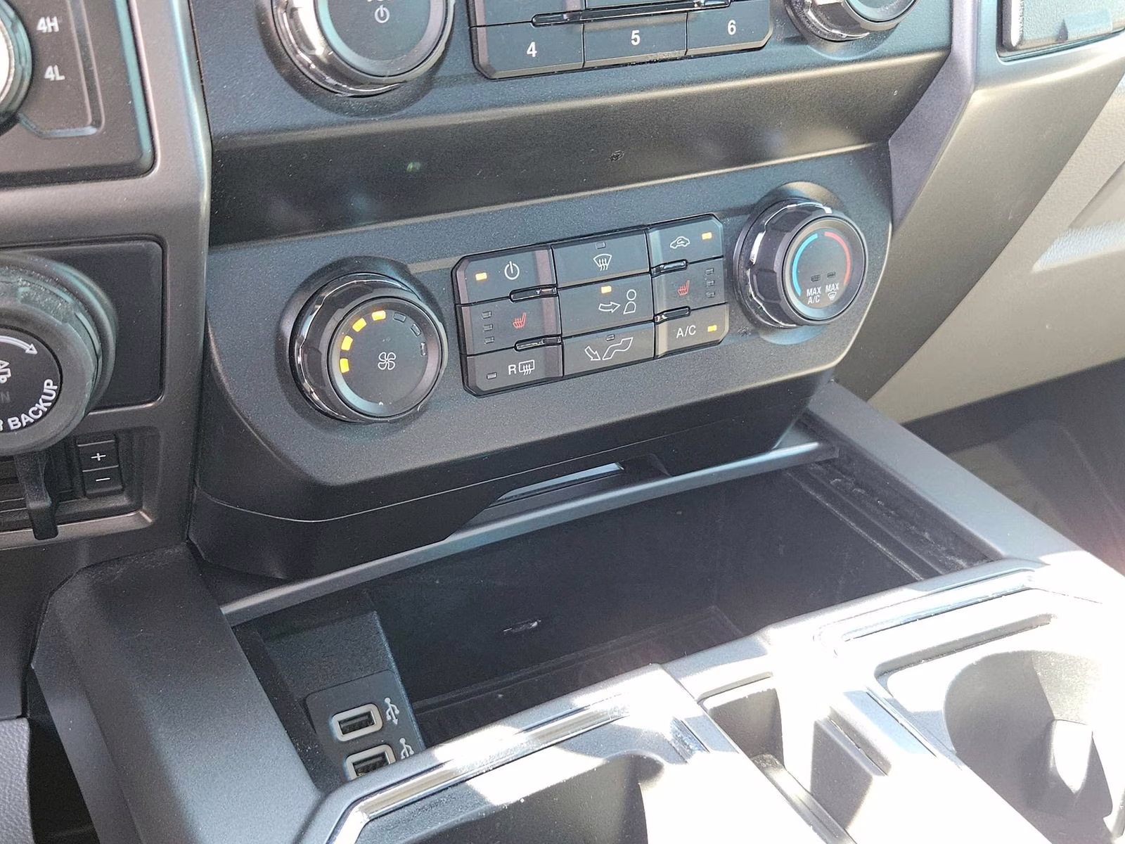 2020 Oxford White Ford F-150 XLT 4X4 Truck