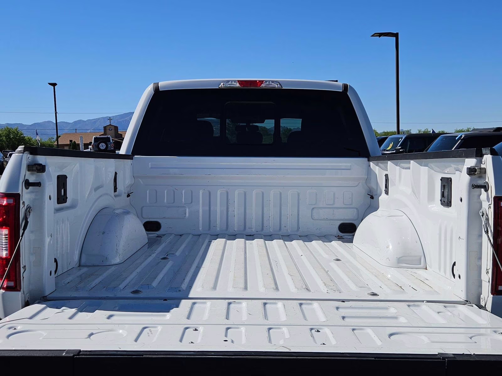 2020 Oxford White Ford F-150 XLT 4X4 Truck