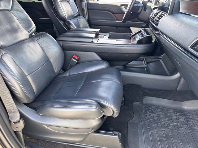 2023 Black Metallic Lincoln Navigator L Reserve 4X4 SUV