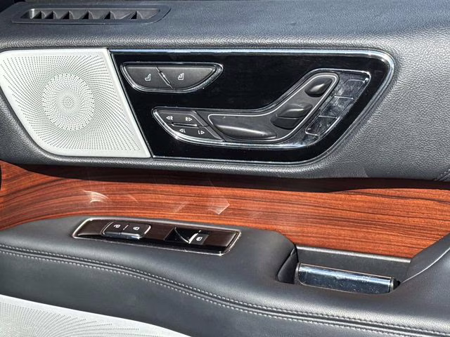 2023 Black Metallic Lincoln Navigator L Reserve 4X4 SUV