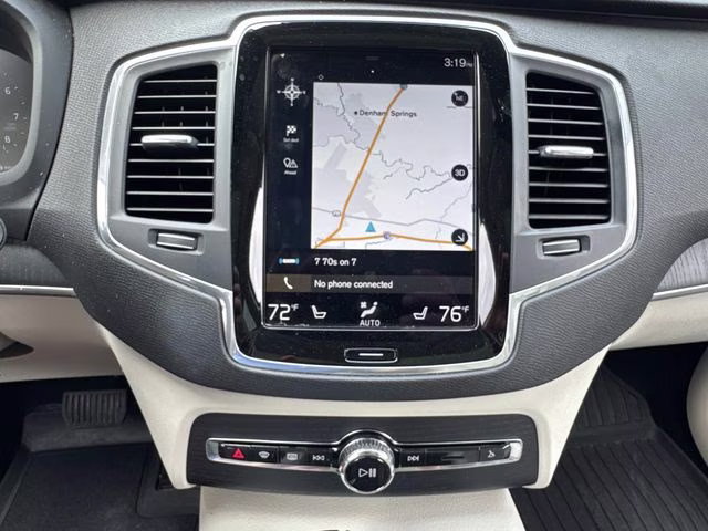 2020 White Volvo XC90 T6 Momentum AWD SUV