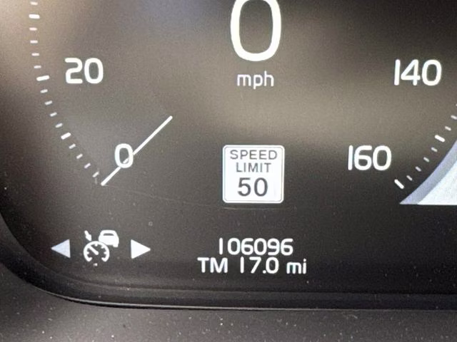 2020 White Volvo XC90 T6 Momentum AWD SUV