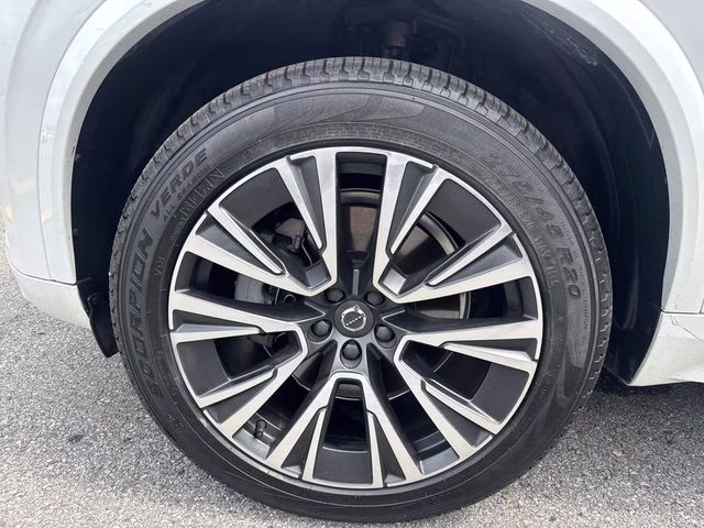 2020 White Volvo XC90 T6 Momentum AWD SUV
