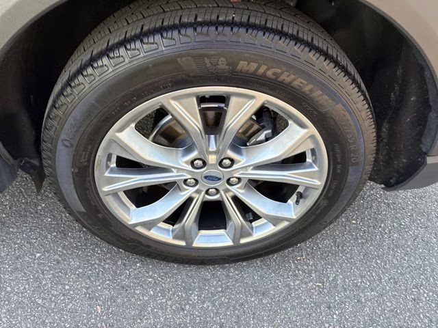 2024 Gray Metallic Ford Explorer XLT RWD SUV