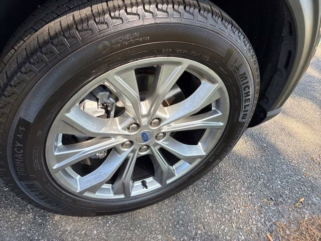 2024 Gray Metallic Ford Explorer XLT RWD SUV