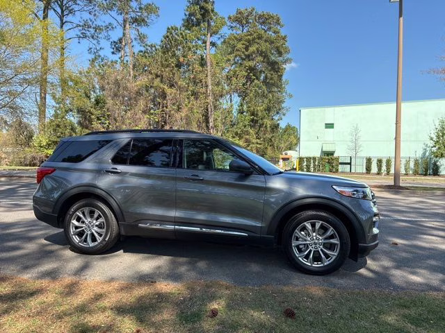 2024 Gray Metallic Ford Explorer XLT RWD SUV