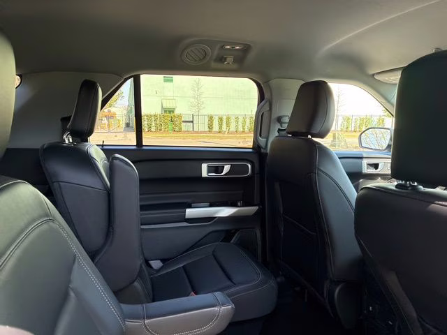 2024 Gray Metallic Ford Explorer XLT RWD SUV