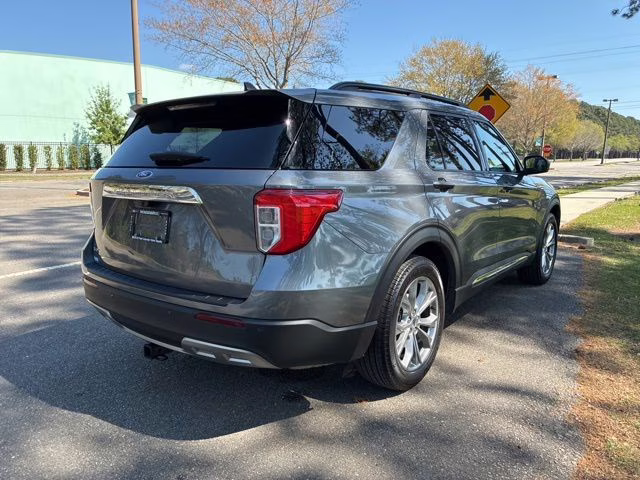 2024 Gray Metallic Ford Explorer XLT RWD SUV