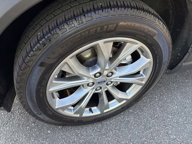 2024 Gray Metallic Ford Explorer XLT RWD SUV