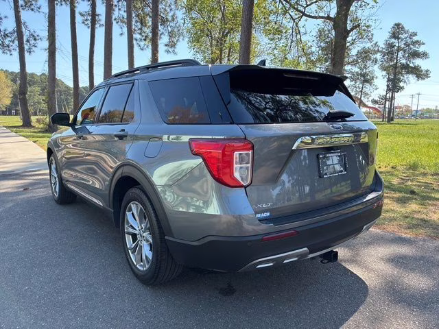 2024 Gray Metallic Ford Explorer XLT RWD SUV