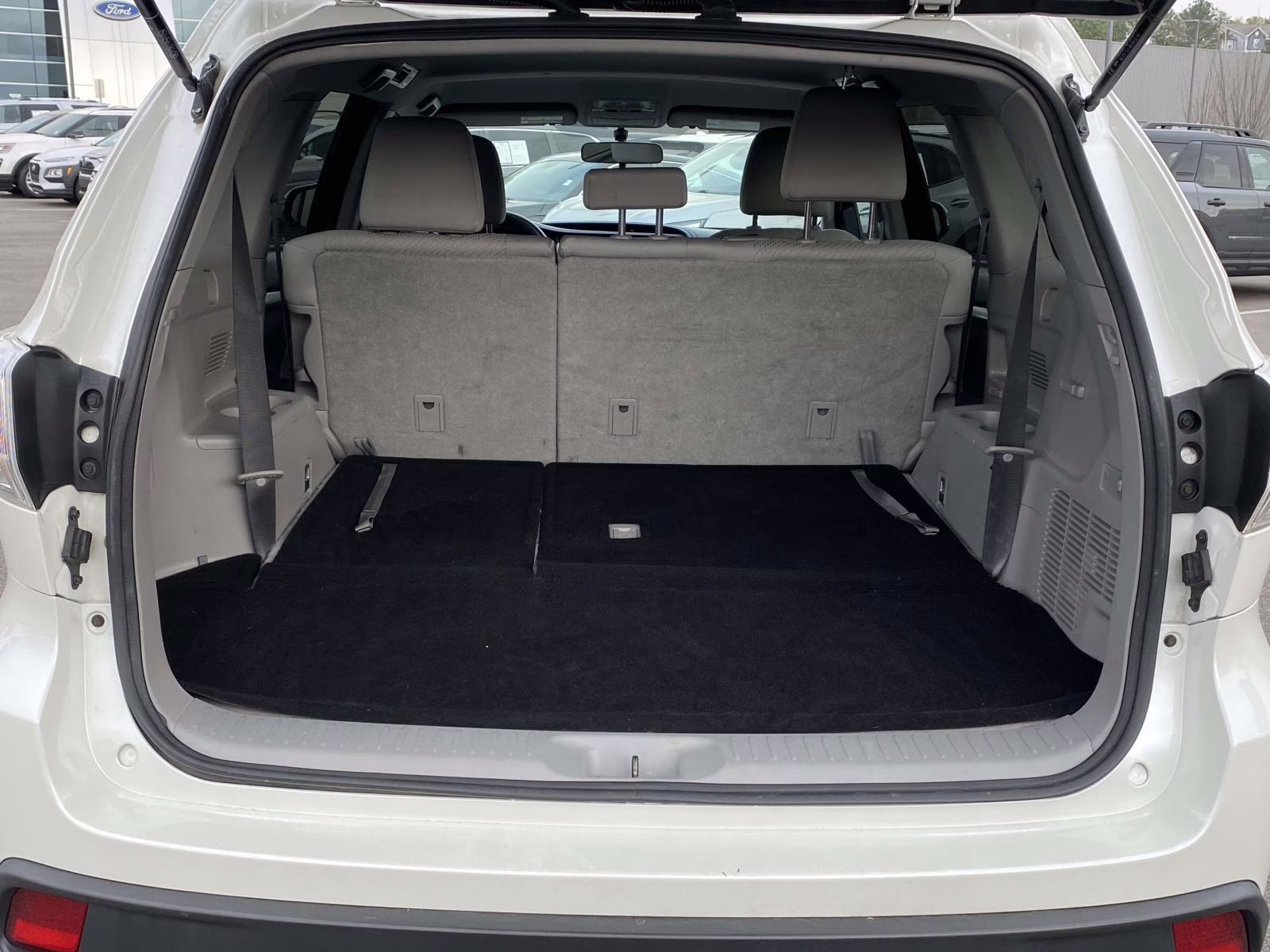 2016 Blizzard Pearl Toyota Highlander LE V6 FWD SUV