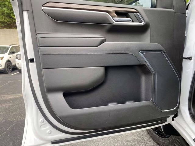 2023 Summit White Chevrolet Silverado 1500 LT Trail Boss 4X4 Truck