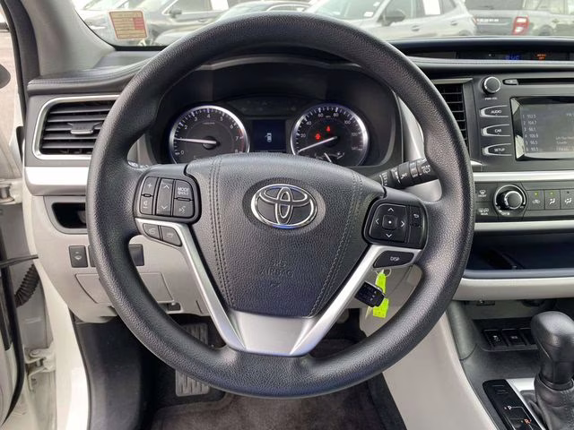 2016 Blizzard Pearl Toyota Highlander LE V6 FWD SUV