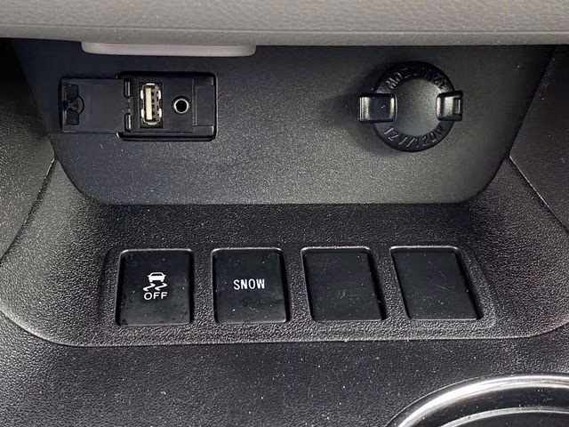 2016 Blizzard Pearl Toyota Highlander LE V6 FWD SUV