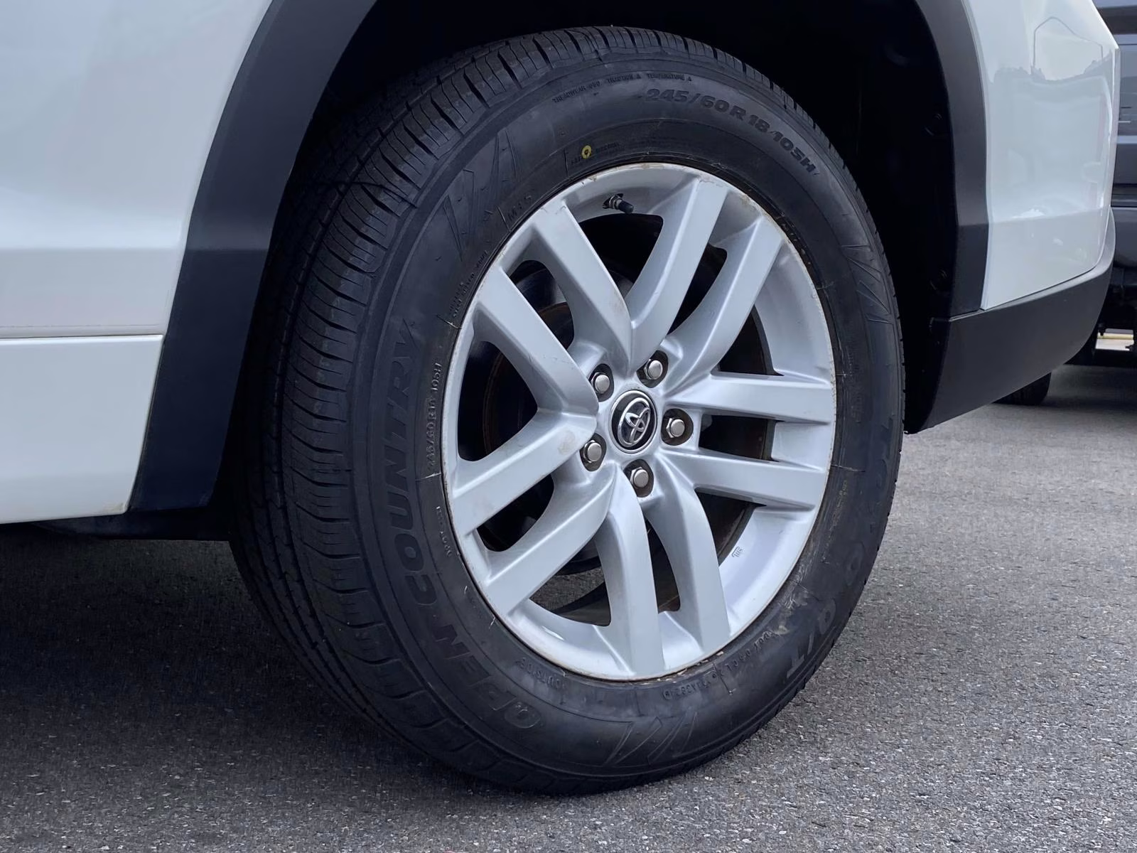 2016 Blizzard Pearl Toyota Highlander LE V6 FWD SUV