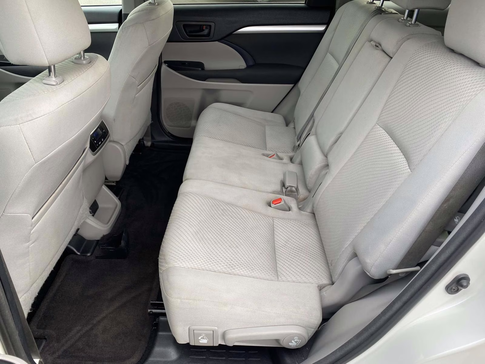 2016 Blizzard Pearl Toyota Highlander LE V6 FWD SUV