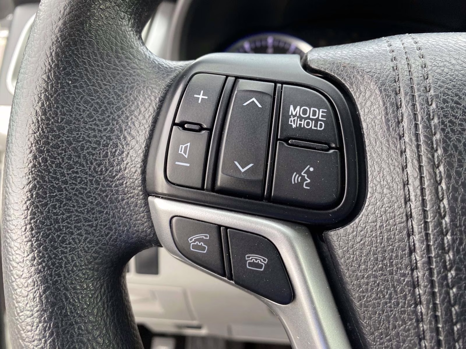 2016 Blizzard Pearl Toyota Highlander LE V6 FWD SUV